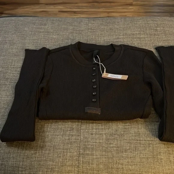 Skims Soft Lounge Long Sleeve Button Up Shirt - Picture 7 of 9